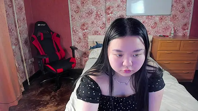 Snapshot of hungrybunny333 chatting on December 17, 10:09 am hungrybunny333 online show from December 17, 10:09 am