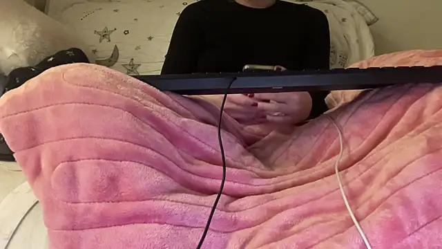 ijustturned18today online show from February 7, 7:55 pm