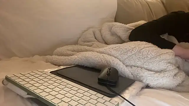 ijustturned18today online show from January 16, 8:57 pm