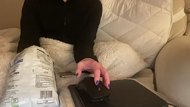 ijustturned18today online show from January 13, 5:17 pm