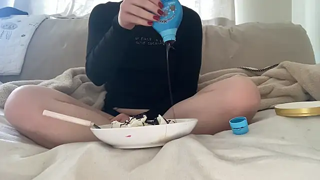 ijustturned18today online show from April 13, 8:18 am