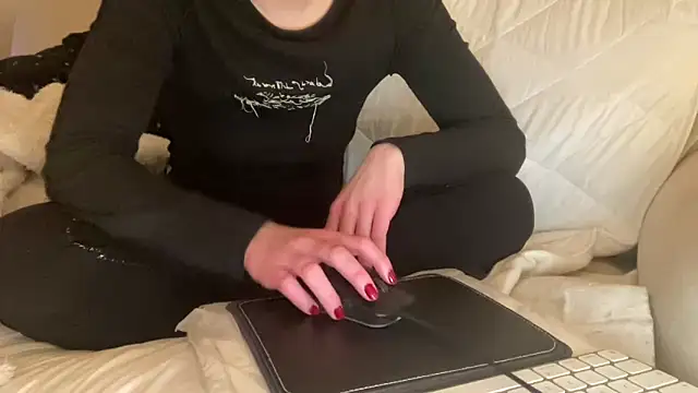 ijustturned18today online show from January 14, 4:32 pm