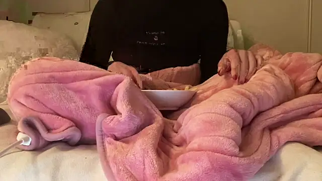 ijustturned18today online show from February 10, 8:08 pm