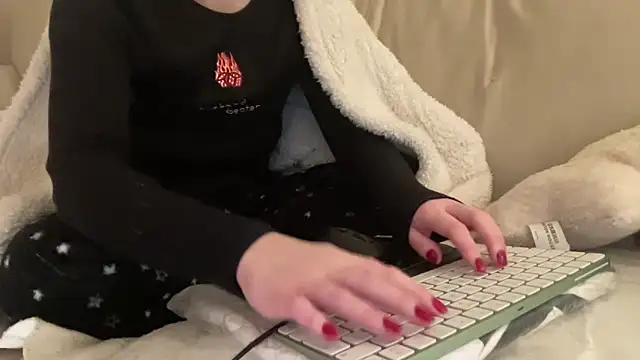 ijustturned18today online show from December 21, 9:59 pm