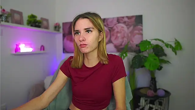 Snapshot of _Bella_Young chatting on December 15, 2:12 pm Bella Young online show from December 15, 2:12 pm