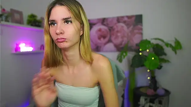 Snapshot of _Bella_Young chatting on December 18, 2:21 pm Bella Young online show from December 18, 2:21 pm