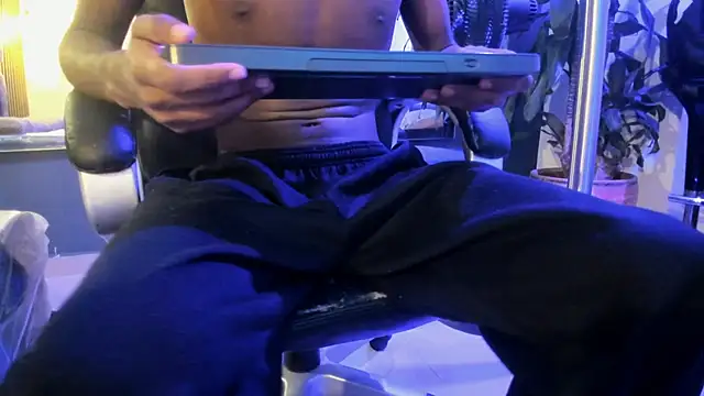 khris  evans online show from February 7, 7:44 pm