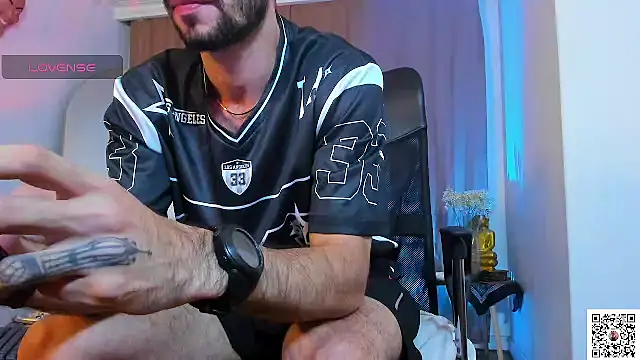  YOURHERO online show from April 15, 11:05 pm