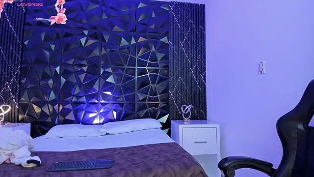 AriadnaLoren online show from April 8, 3:52 am