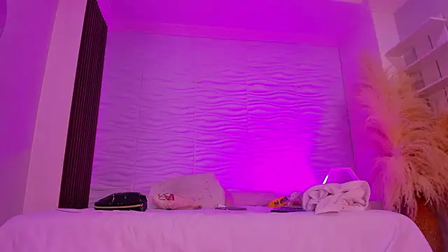 AriadnaLoren online show from March 16, 5:26 am