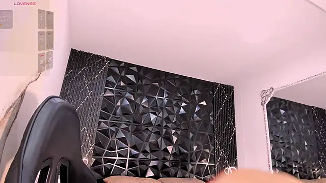 Snapshot of AriadnaLoren chatting on February 13, 3:39 am AriadnaLoren online show from February 13, 3:39 am