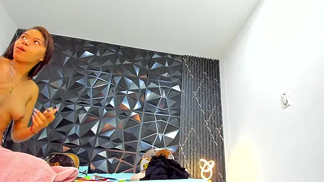 AriadnaLoren online show from March 17, 4:04 am