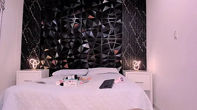 Snapshot of AriadnaLoren chatting on February 15, 4:35 am AriadnaLoren online show from February 15, 4:35 am