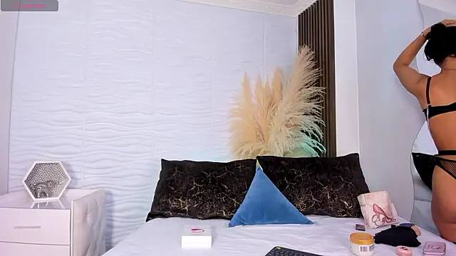 Snapshot of AriadnaLoren chatting on February 4, 3:56 am AriadnaLoren online show from February 4, 3:56 am