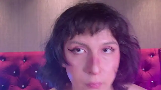 Snapshot of Shelly_bat chatting on July 8, 10:43 pm Shelly bat online show from July 8, 10:43 pm