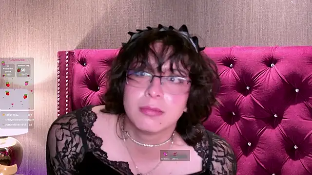 Snapshot of Shelly_bat chatting on April 21, 1:42 am Shelly bat online show from April 21, 1:42 am
