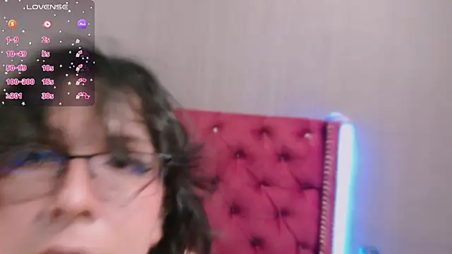 Snapshot of Shelly_bat chatting on May 30, 10:26 pm Shelly bat online show from May 30, 10:26 pm