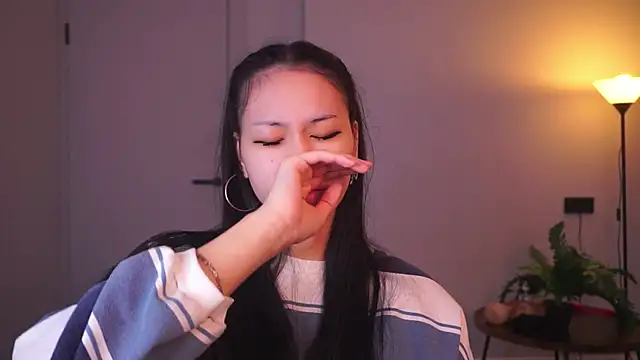 Snapshot of DonaPelligrino chatting on December 14, 5:57 am DonaPelligrino online show from December 14, 5:57 am