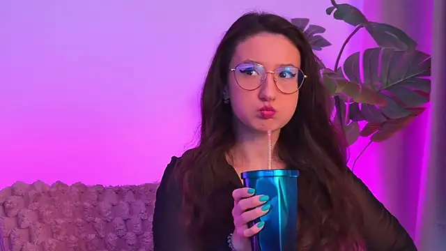 TheaMalekoo online show from March 21, 7:53 am