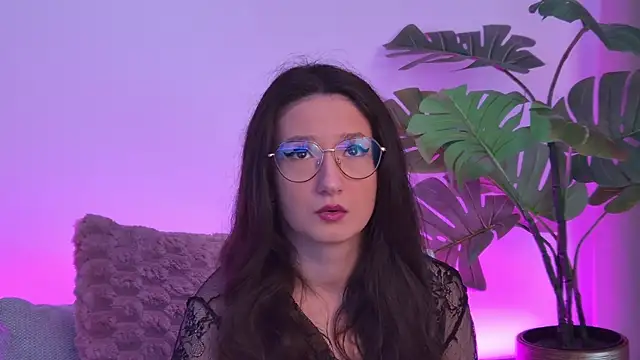 TheaMalekoo online show from April 14, 7:02 am