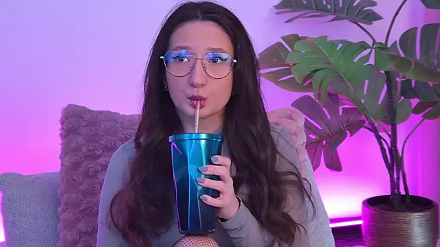 TheaMalekoo online show from April 15, 6:52 am