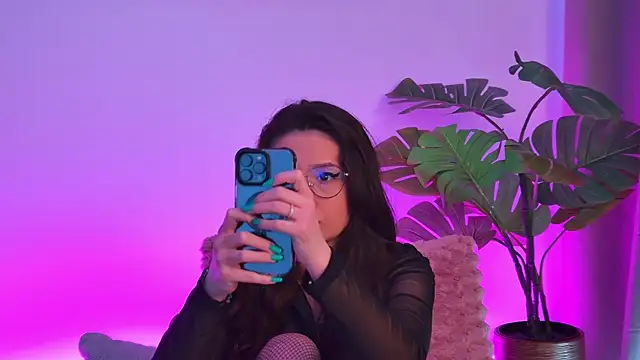 TheaMalekoo online show from March 26, 7:50 am