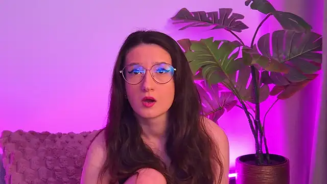 TheaMalekoo online show from March 20, 7:42 am