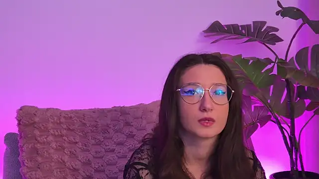 TheaMalekoo online show from April 16, 6:58 am