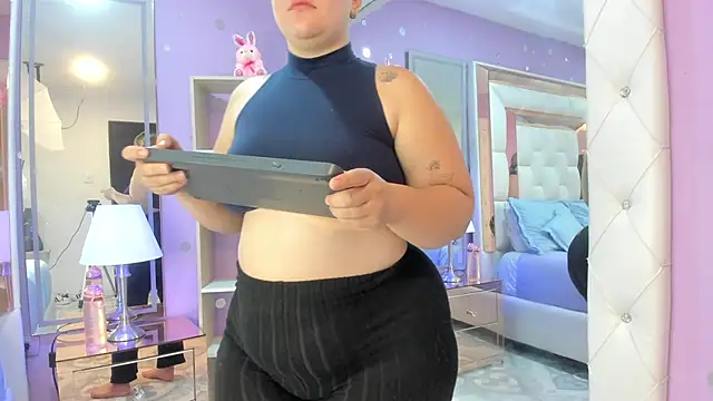 Snapshot of rousse_millers chatting on June 10, 1:01 pm rousse millers online show from June 10, 1:01 pm