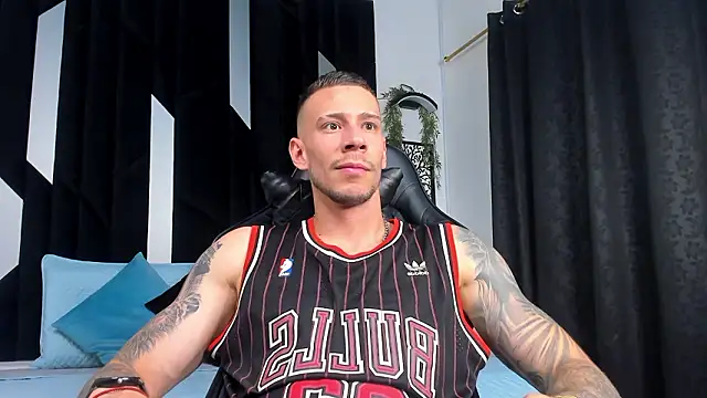 J king   online show from February 17, 7:55 pm