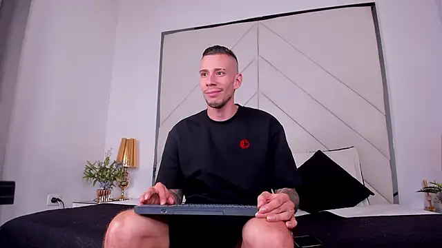 J king   online show from June 19, 6:47 pm
