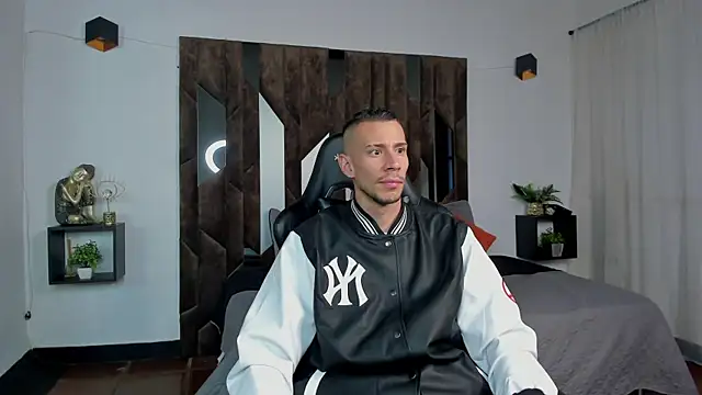 J king   online show from June 20, 2:11 pm