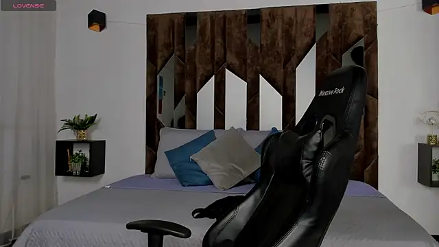 J king   online show from April 8, 11:17 pm