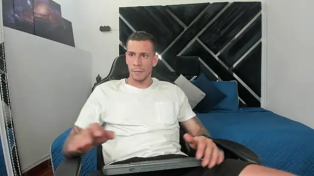 J king   online show from February 12, 9:47 pm