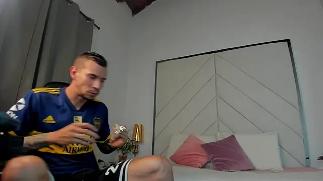J king   online show from June 11, 7:44 pm