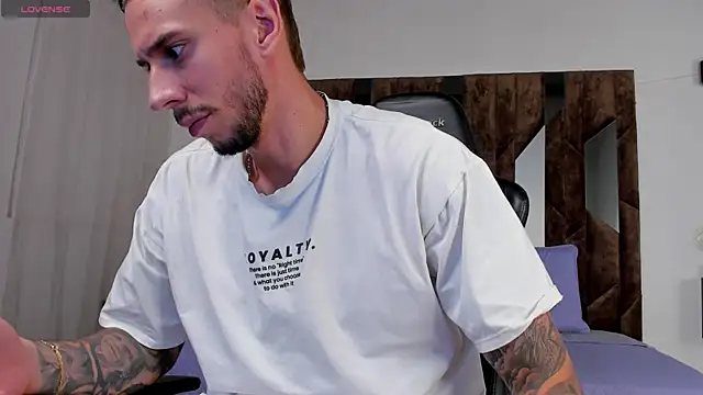 J king   online show from April 14, 5:07 pm