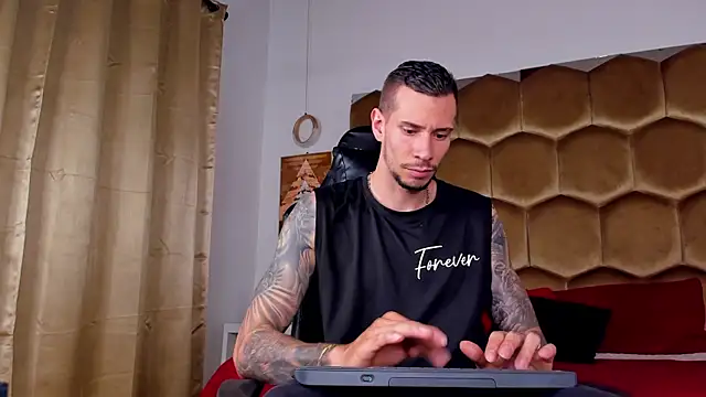 J king   online show from June 15, 9:36 pm
