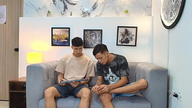 YOUNG GUYS1 online show from December 18, 1:11 am