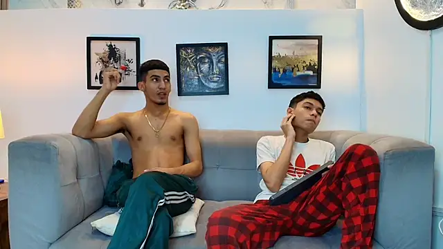 HORNY PRETTY online show from April 16, 9:39 pm