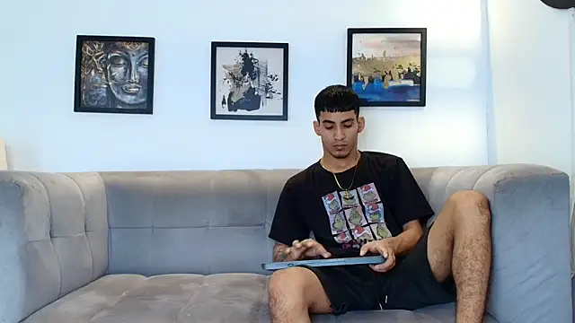 HORNY PRETTY online show from April 2, 7:20 pm