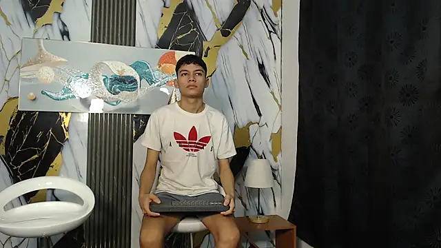 HORNY PRETTY online show from May 3, 1:25 pm