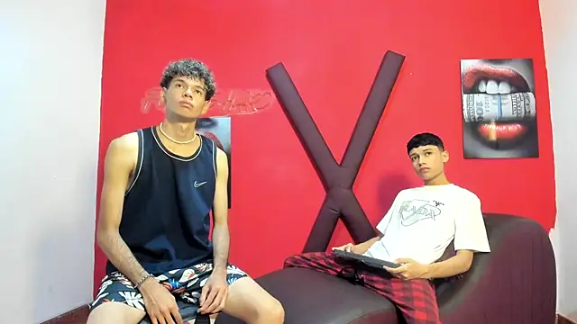 HORNY PRETTY online show from April 29, 7:23 am