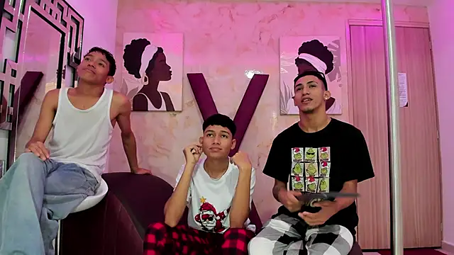 HORNY PRETTY online show from December 19, 1:35 pm