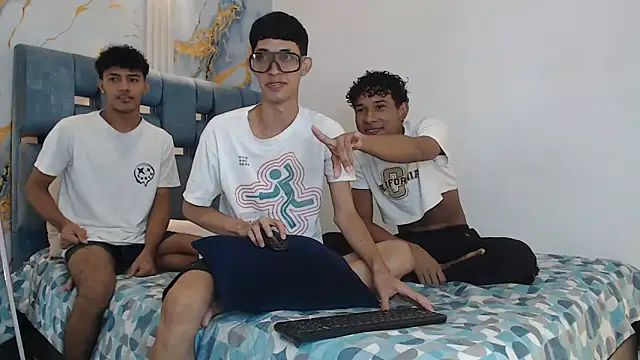 SWEET RABBIT1 online show from January 7, 7:30 pm