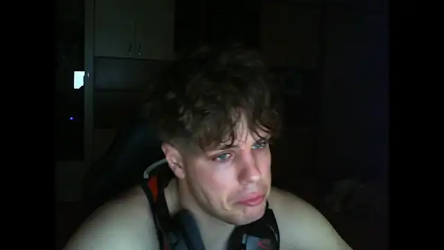 GymGuy0505 online show from December 16, 10:47 pm