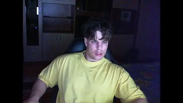 GymGuy0505 online show from March 30, 7:15 pm