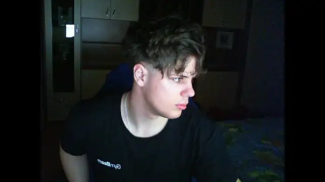 GymGuy0505 online show from January 12, 3:41 pm