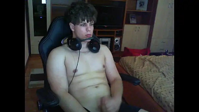 Snapshot of GymGuy0505 chatting on December 15, 9:59 am GymGuy0505 online show from December 15, 9:59 am