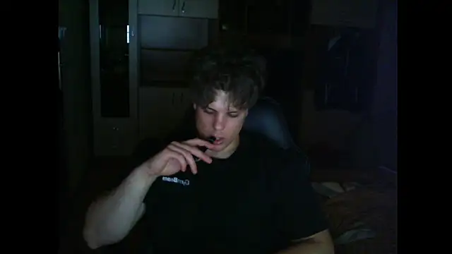 Snapshot of GymGuy0505 chatting on June 2, 9:48 pm GymGuy0505 online show from June 2, 9:48 pm