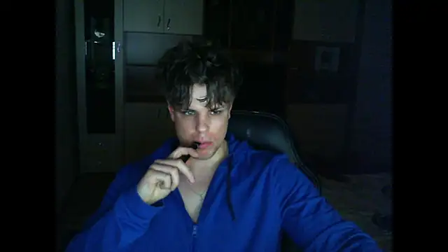 GymGuy0505 online show from April 17, 10:12 pm